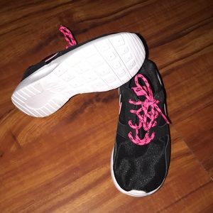 Brand new/ Never used Nike shoes